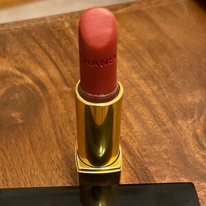 CHANEL Luxurious Deep Red Lipstick -58- “Rouge Allure” (velvet)